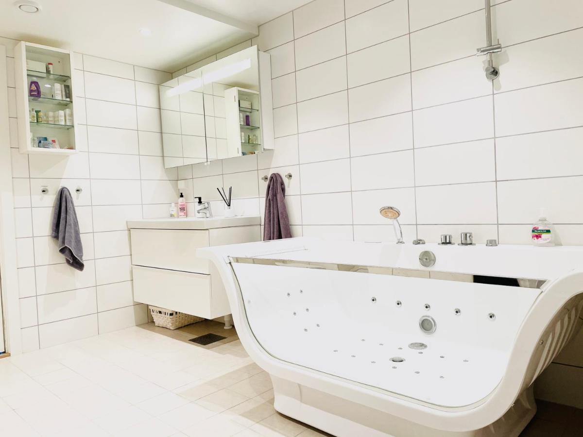 ***upscale***city Center* Guest house *